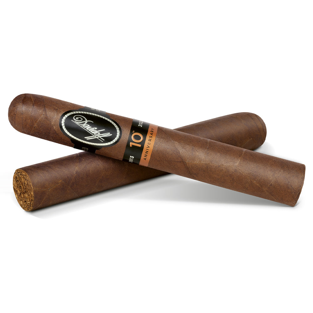 Davidoff cigar with Ecuadorian wrapper, Nicaraguan binder and filler, showcasing taste notes of roasted nuts, fresh spice, leather, oak wood, milk coffee, eucalyptus, black coffee, toast and fresh herbs, Gran Toro format, 56 RG, 6 inches, 60-70 minutes enjoyment time, medium intensity.