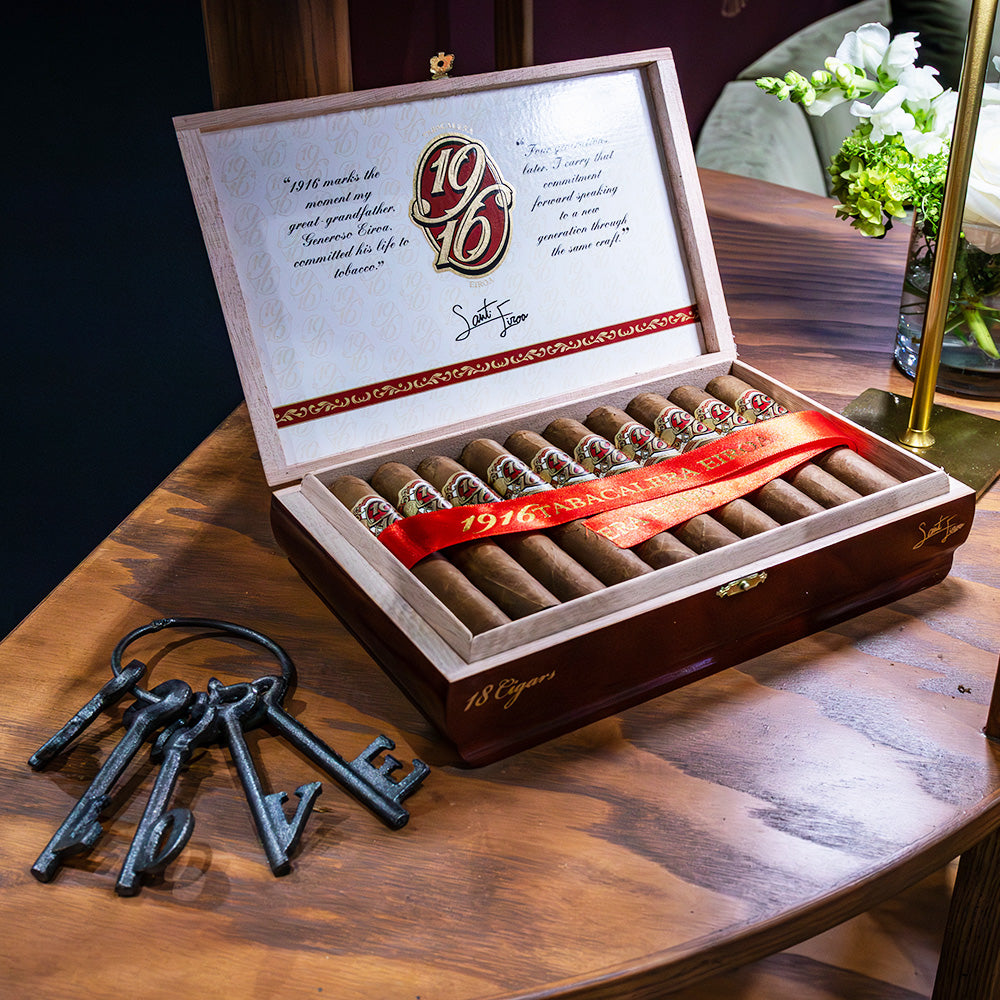 1916 Tabacalera Eiroa Robusto, Toro, and El Gordo cigars beside an open box