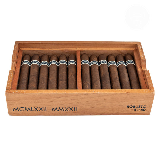 RoMa Craft Quinquagenario Robusto box Open